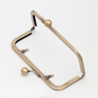 Bemutatjuk a precíziós rögzítéseket a professzionális táskagyűjteményekhez